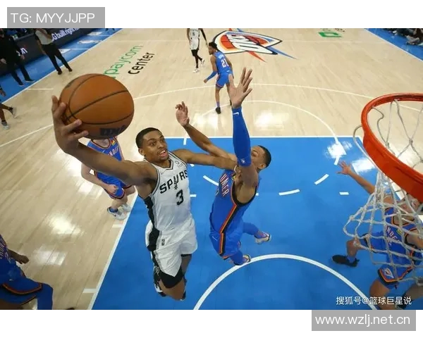 特伦特上篮受伤左小腿被搀扶回更衣室球迷心痛不已